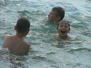 1225454492 swim02m.jpg